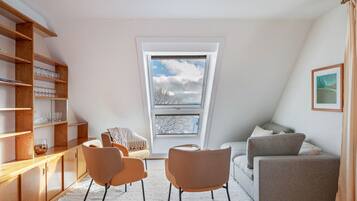 Tv och ett bordtennisbord