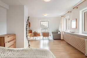 5 makuuhuonetta, silitysrauta/-lauta, ilmainen Wi-Fi, vuodevaatteet