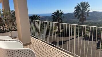 Habitación Confort, vista al mar | Caja de seguridad en la habitación, insonorización y wifi gratis