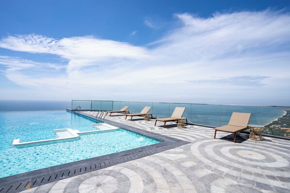 2 piscinas al aire libre, cabañas de piscina gratuitas, sombrillas