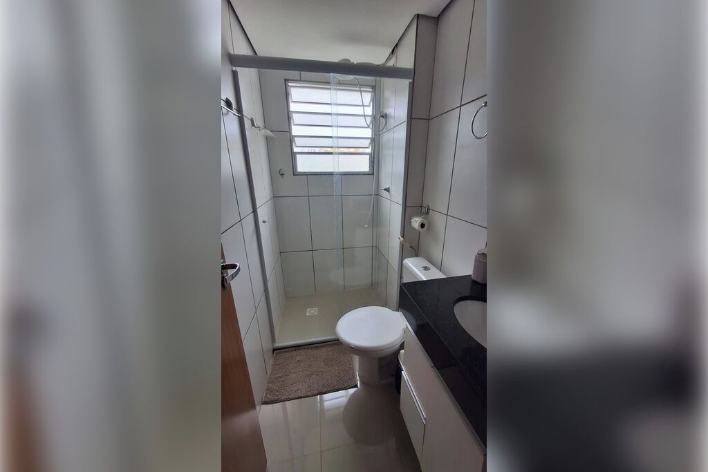 Dusche, Haartrockner, Handtücher, Toilettenpapier