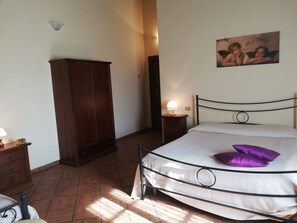 7 camere, accesso a Internet, lenzuola