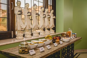 Free daily cooked-to-order breakfast