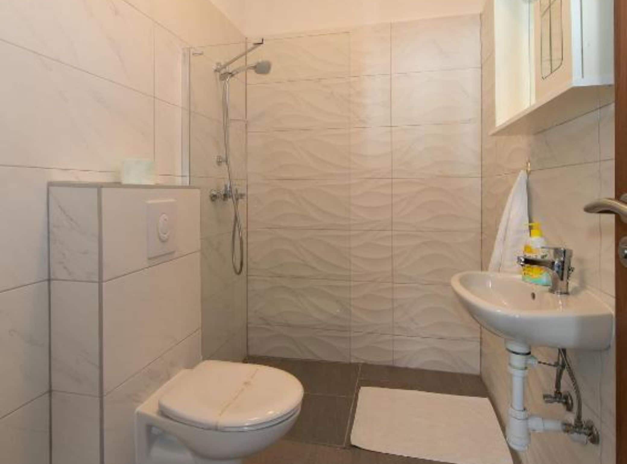 Apartment (2 Bedroom apartment) | Badezimmer