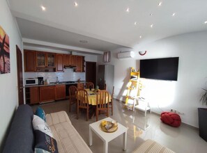 Appartement (2 Bedroom apartment) | Privékeuken | Een koelkast