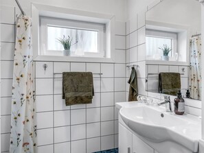 Bathroom - "Rikkart" -  from the sea by Interhome (Hadsund)