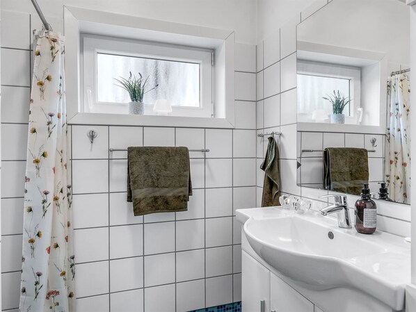 Bathroom - "Rikkart" -  from the sea by Interhome (Hadsund)