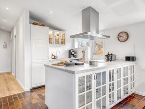 Fridge, microwave, dishwasher, cookware/dishes/utensils