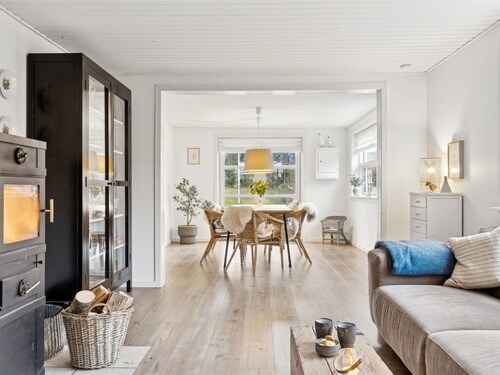"Nayeli" - 1.2km from the sea by Interhome