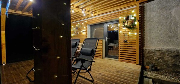 Terrace/patio - LaShura-Travel in Apuseni, Soothing farmhouse with WiFi in charming Dupăpiatră (Dupapiatra)