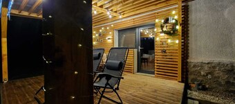 LaShura-Travel in Apuseni, Soothing farmhouse with WiFi in charming Dupăpiatră