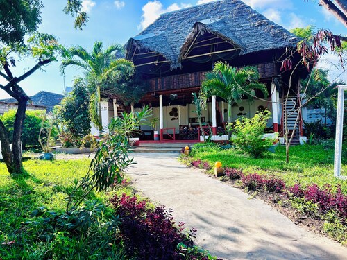 Enjoyable bed & breakfast with WiFi in Nungwi