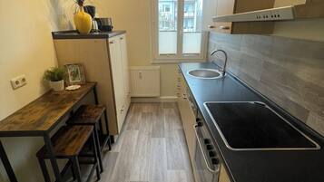 KĂŒhlschrank, Mikrowelle, Ofen, Herdplatte