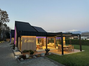 Exterior - Elegant Warm Bliss Hideaway Escape Lodge (Šencur)