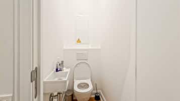 Apartamento, 1 quarto, sacada, vista para a cidade | Banheiro