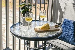 Suíte estúdio júnior, sacada, vista para a piscina | Terraço/pátio