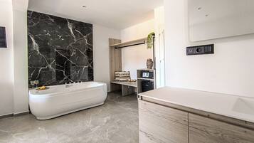 Junior Studio Suite, Balcony, Pool View | Free WiFi, bed sheets