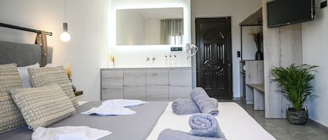 Luxury Double Room, Balcony, Pool View