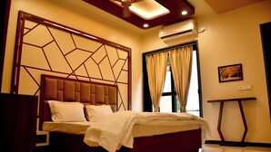 Deluxe Double Room | Desk, laptop workspace, free WiFi - Prabhu Chhaya Hotel (Kapasan)
