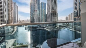 Apartment - Elite LUX Holiday Homes - Stunning Lake View 1bhk Retreat in JLT Dubai (Dubai)