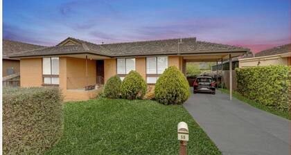 Charming 3-Bedroom Holiday Home Near Tourist Attractions