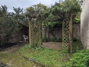 Property grounds - Quiet cottage near Meung-sur-Loire with garden and terrace (Meung-sur-Loire)