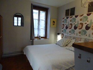 Wifi gratis y ropa de cama