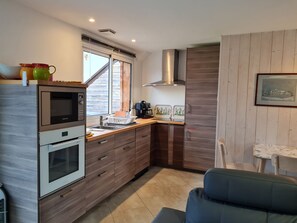 Fridge, microwave, dishwasher - Cottage in Sologne with leisure and activities nearby (Jouy-le-Potier)