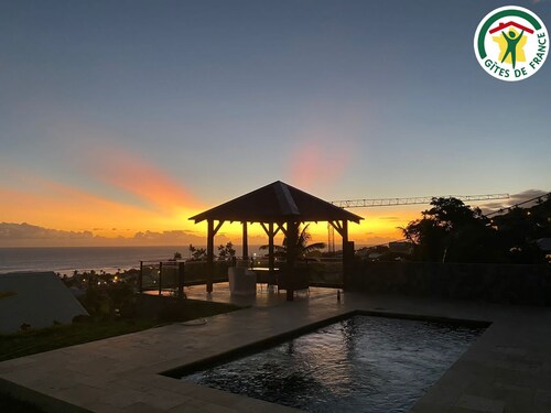 Escapada en San Pedro: Casa para 4, piscina, vista al mar