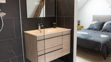 3 chambres, Wi-Fi gratuit, draps fournis
