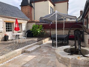 Outdoor dining - Townhouse with Spa and Sauna near Orleans (Chécy)