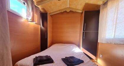 Roulotte bohÚme confortable à la ferme pédagogique prÚs de Nancy