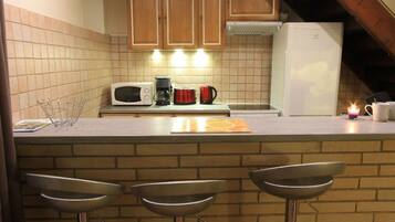 Refrigerador, microondas, horno y lavavajillas