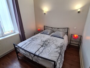 1 bedroom, free WiFi, bed sheets