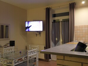 Dining - Charming duplex with parking and Wi-Fi near Montargis (Lorcy)