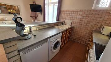 Refrigerador, microondas, horno y lavavajillas