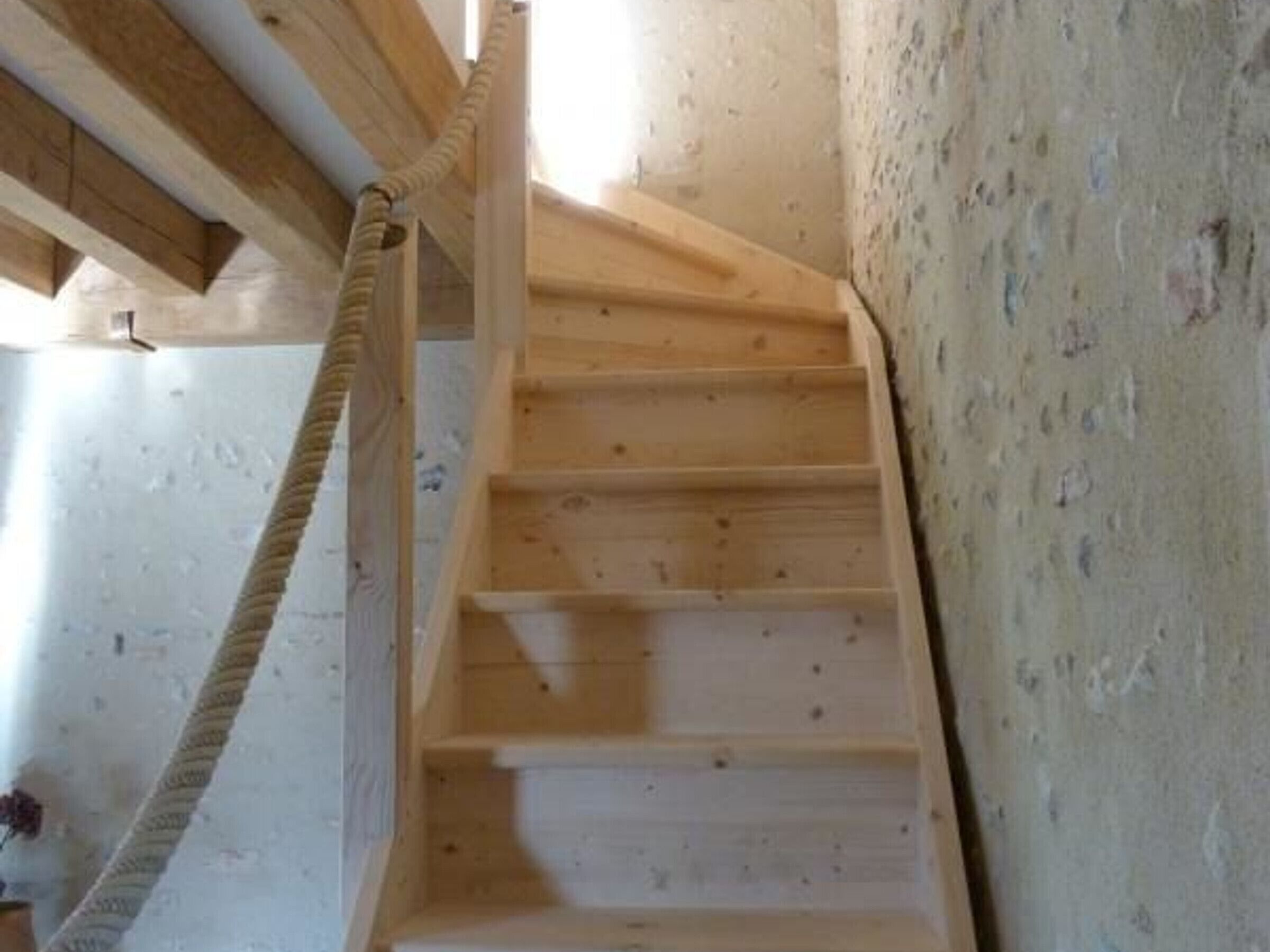 L'accès à la chambre 1 lit 140 cm de l'étage 