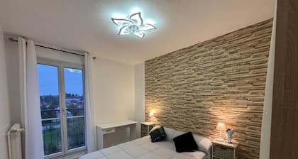 Apartamento acogedor en el centro de Moulins con balcón y wifi