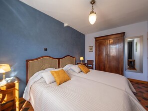 4 bedrooms, free WiFi, bed sheets