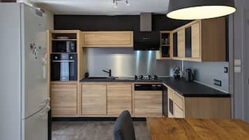 Fridge, microwave, dishwasher