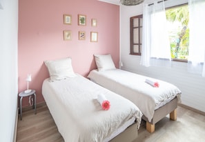 5 bedrooms, free WiFi, bed sheets
