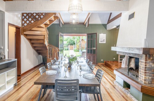 Villa spacieuse avec jardin, cheminée et billard, 5 chambres pour 10 pers.