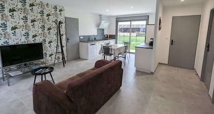 Maison rénovée avec jardin et parking, proche Orléans, animaux acceptés