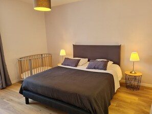 3 chambres, accès au Wi-Fi (inclus), literie fournie