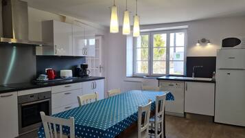 Refrigerador, microondas, horno y lavavajillas