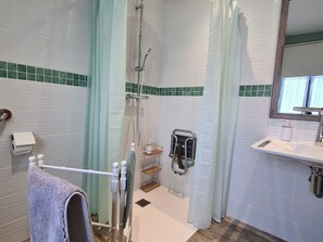 Towels - Large Cottage in Briare - Pets and Private Parking (Briare)