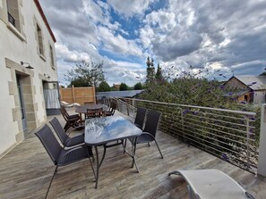 Outdoor dining - Gite Briare, 4 bedrooms, 11 persons (Briare)