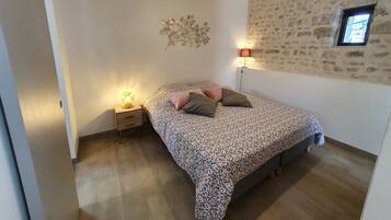 1 bedroom, free WiFi, bed sheets