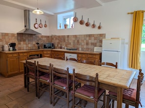 Fridge, microwave, dishwasher - Quiet forest cottage near Gien, 3 bedrooms and 2 baths (Ouzouer-sur-Trézée)