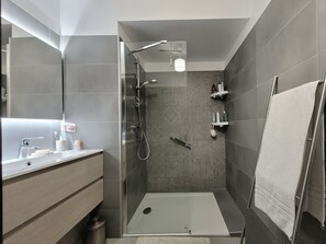 Hiustenkuivaaja